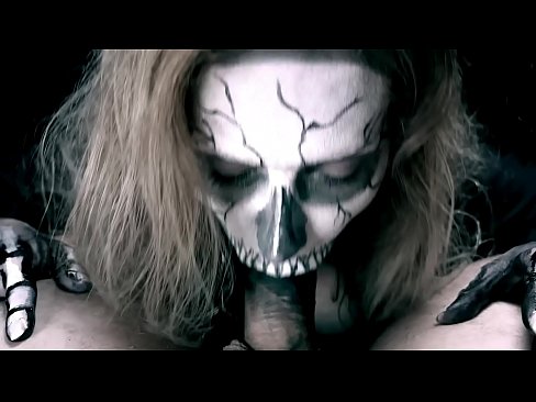 ❤️ Demon cailín sucking coileach lena béal dubh agus shlogtha cum. ️❌ Porn linn ️❤